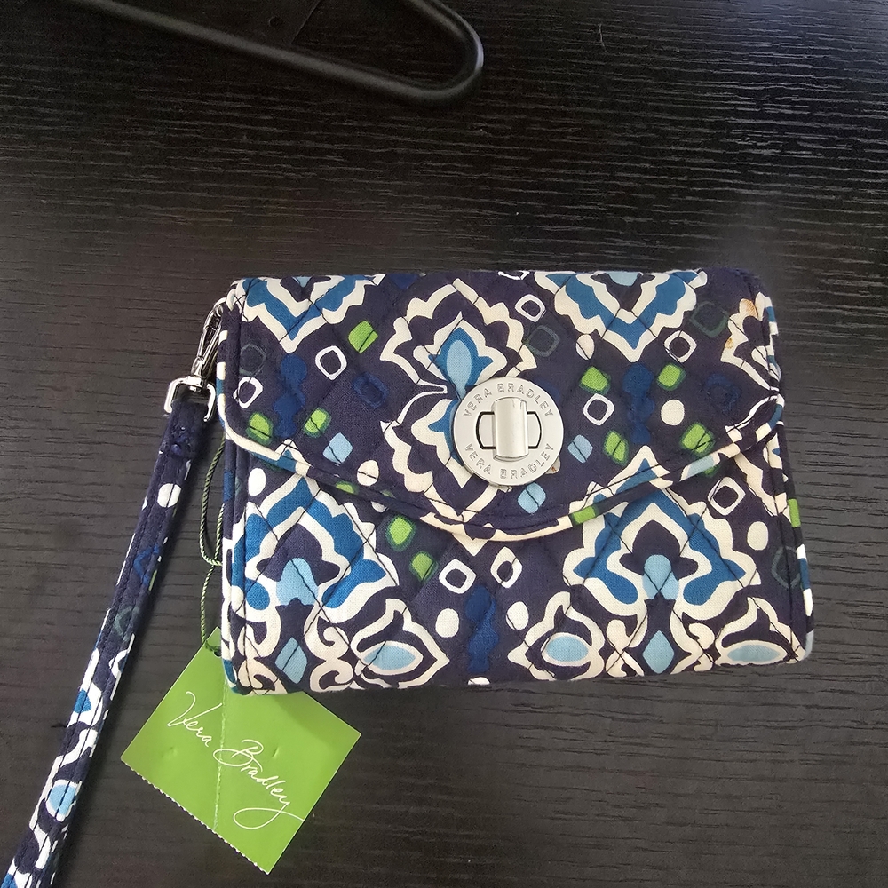 Vera Bradley BNWT Navy Blue "Your Turn" Smartphone Quilted Wristlet